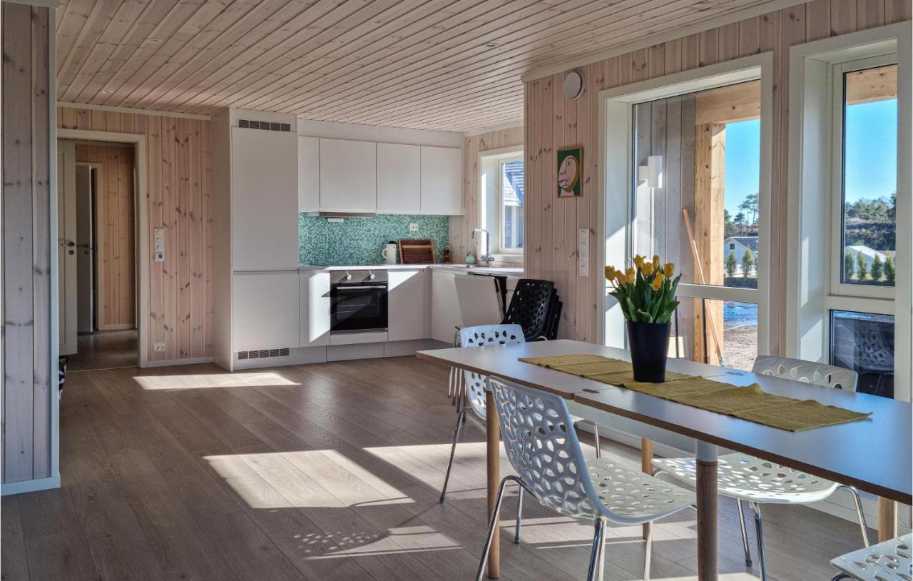 4 Bedroom Amazing Home In Færvik Dış mekan fotoğraf