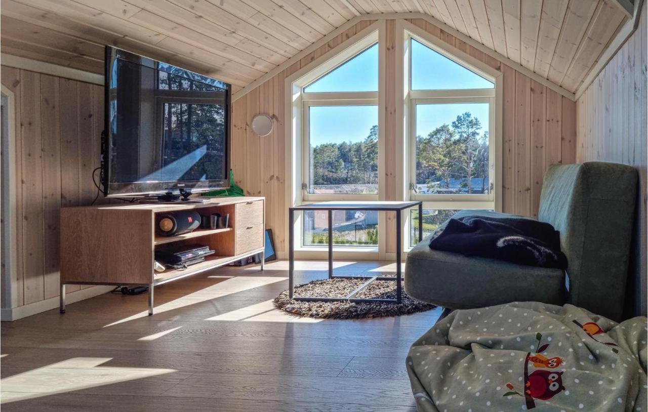 4 Bedroom Amazing Home In Færvik Dış mekan fotoğraf